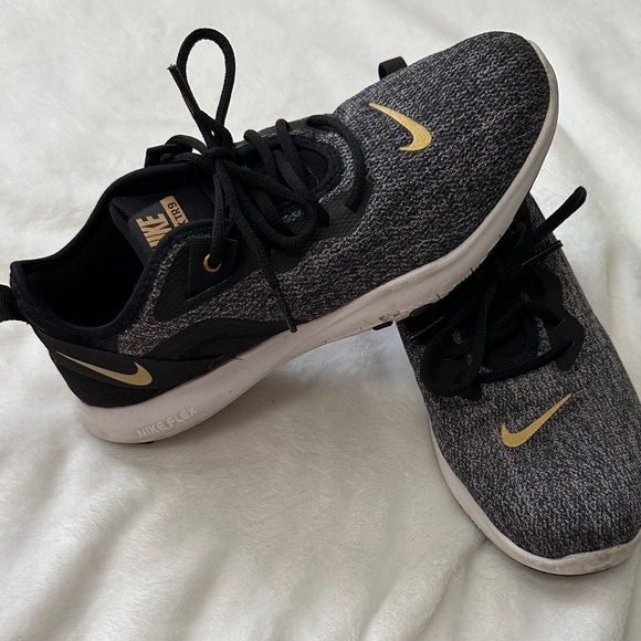 Nike Flex TR9 Black and Gold Athletic Shoes - Picture 3 of 3